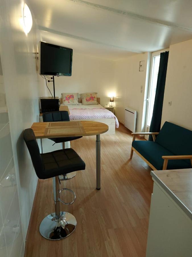 Studio Au Calme Wifi 600M Centre Ville Parking Gratuit Devant كاسْتْرْ المظهر الخارجي الصورة
