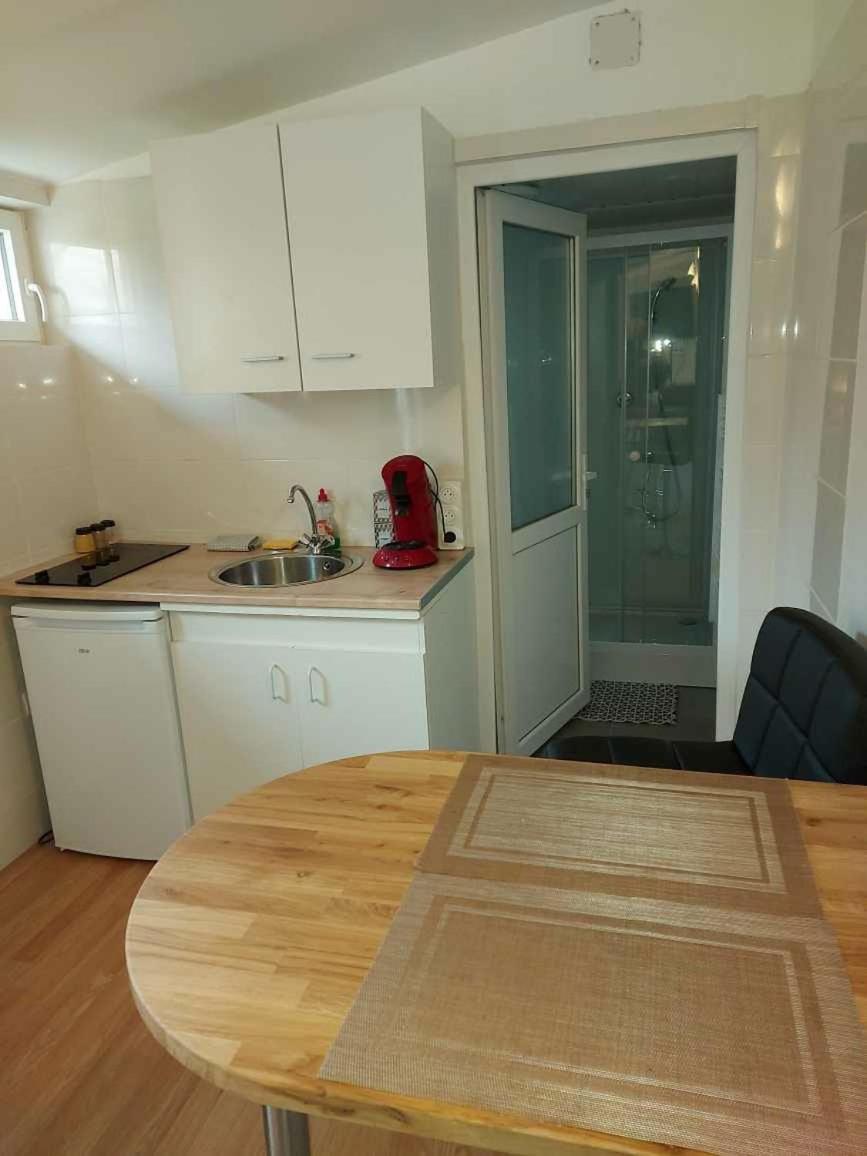 Studio Au Calme Wifi 600M Centre Ville Parking Gratuit Devant كاسْتْرْ المظهر الخارجي الصورة
